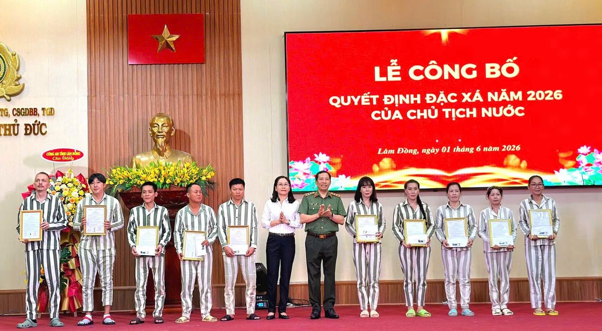 Deputy Minister Le Van Tuyen attends presidential amnesty announcement ceremony at Thu Duc prison