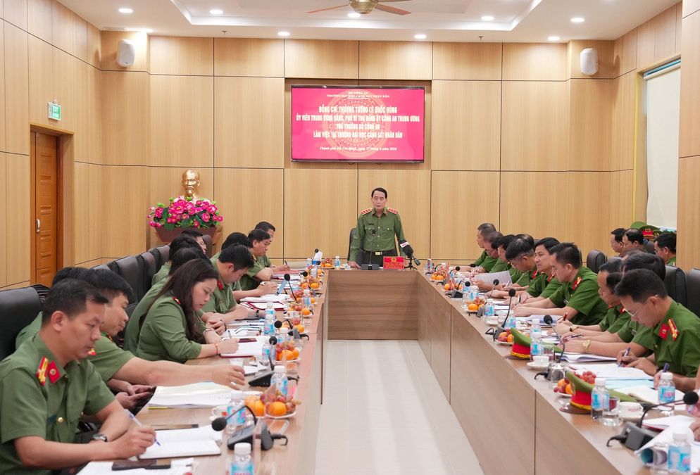 Đồng chí Thứ trưởng Lê Quốc Hùng làm việc với Trường Đại học Cảnh sát nhân dân