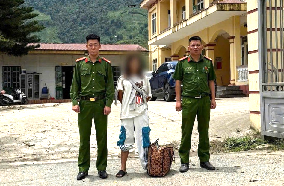 Công an xã Tả Phìn, tỉnh Lào Cai hỗ trợ bé gái đi lạc hàng trăm km về với gia đình an toàn
