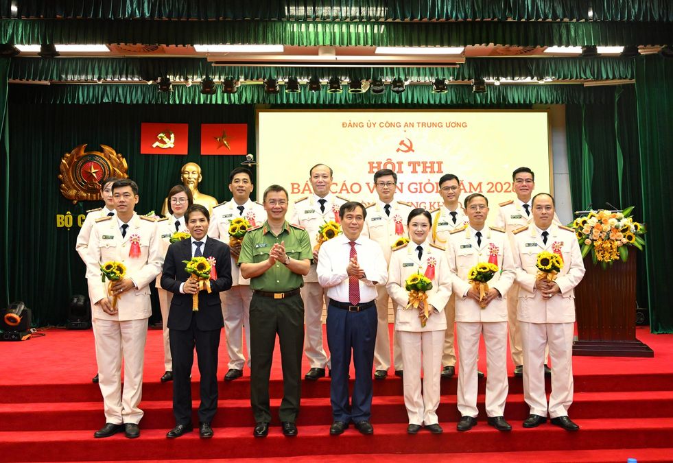 Chung khảo Hội thi Báo cáo viên giỏi tuyên truyền Nghị quyết Đại hội đại biểu toàn quốc lần thứ XIV của Đảng