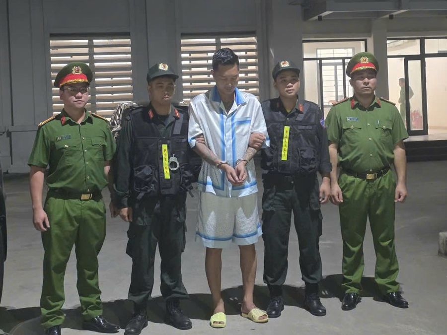 Khởi tố đối tượng Bùi Xuân Huấn (tức Huấn Hoa Hồng) về tội “Lừa đảo chiếm đoạt tài sản” và "Vi phạm quy định về kế toán gây hậu quả nghiêm trọng"