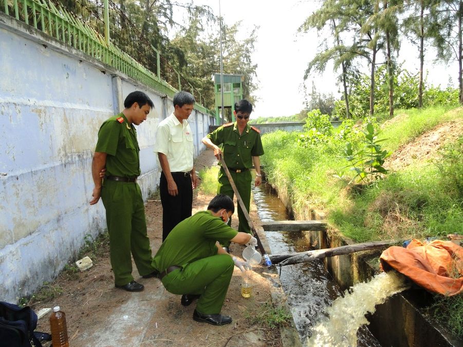 Cảnh báo các hành vi vi phạm pháp luật về bảo vệ môi trường tại các khu công nghiệp, cơ sở sản xuất