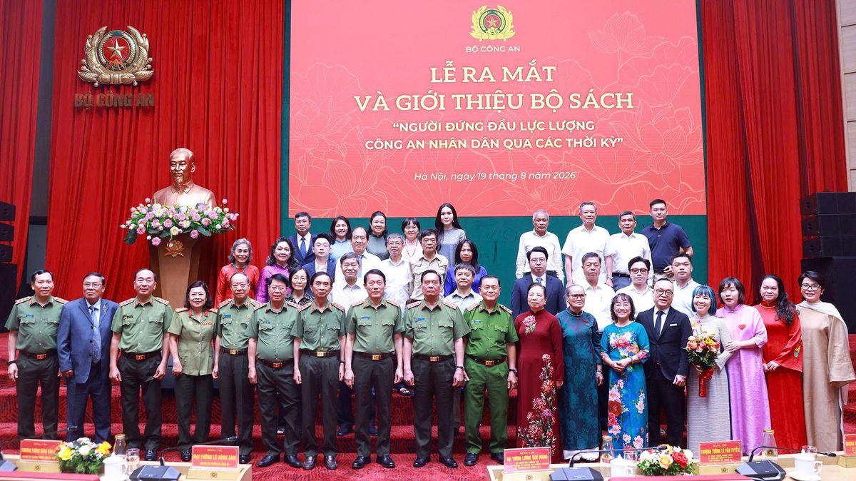 Lễ ra mắt và giới thiệu Bộ sách "Người đứng đầu lực lượng Công an nhân dân qua các thời kỳ"