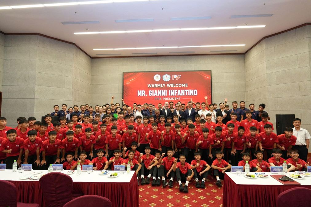 Chủ tịch FIFA Gianni Infantinothăm Trung tâm đào tạo bóng đá trẻ và Khu liên hợp thể thao PVF Bộ Công an