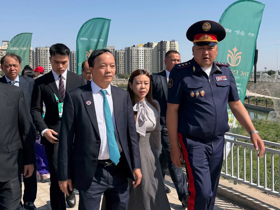 Thứ trưởng Đặng Hồng Đức thăm và làm việc tại Kyrgyzstan