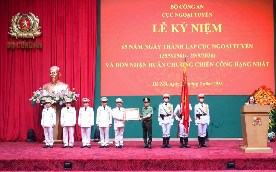 Cục Ngoại tuyến đón nhận Huân chương Chiến công hạng Nhất