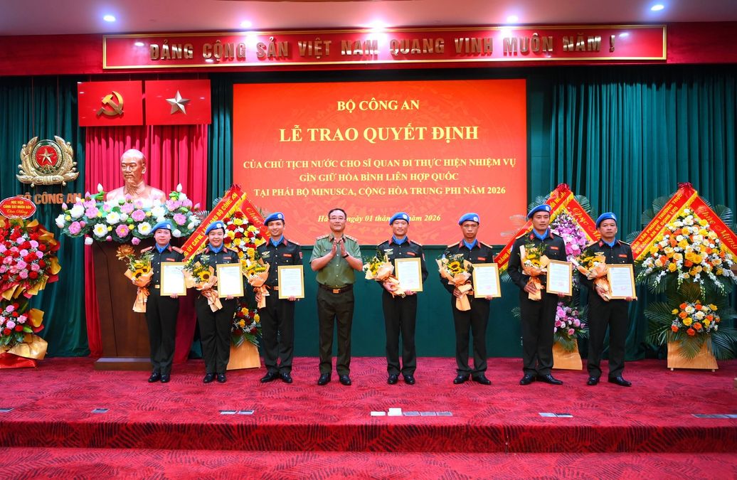 07 sĩ quan Công an nhân dân Việt Nam thực hiện nhiệm vụ gìn giữ hòa bình tại Phái bộ MINUSCA
