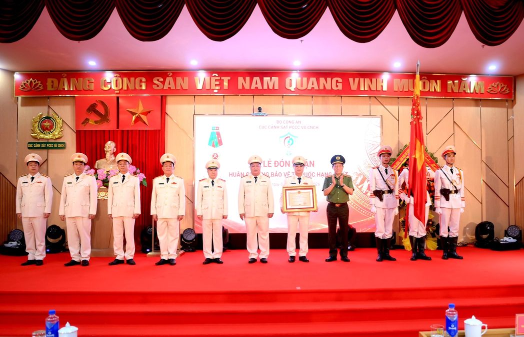 Cục Cảnh sát phòng cháy, chữa cháy và cứu nạn, cứu hộ đón nhận Huân chương Bảo vệ Tổ quốc hạng Nhất