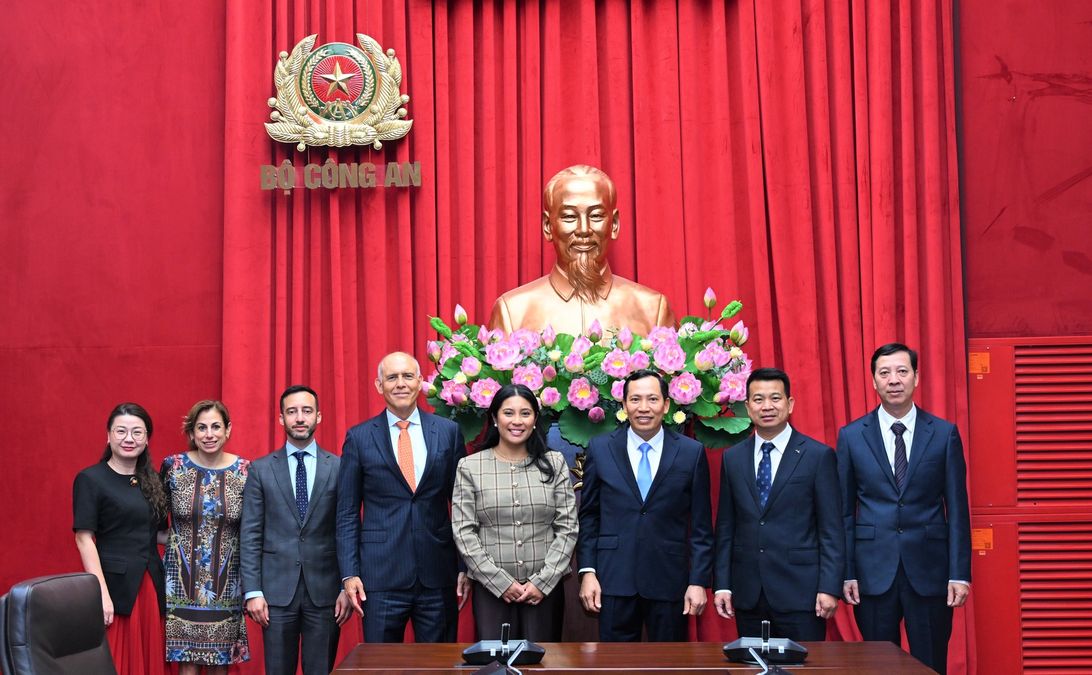 Thứ trưởng Lê Văn Tuyến tiếp Phó Trợ lý Bộ trưởng Thương mại Hoa Kỳ Kelly Coldiron
