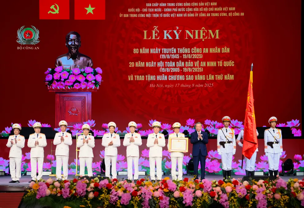 Tiếp tục lập nên nhiều chiến công, thành tích đặc biệt xuất sắc, tô thắm thêm Lá cờ truyền thống của Công an nhân dân Anh hùng