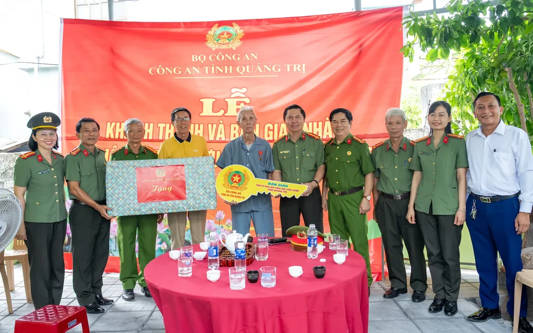 Công an tỉnh Quảng Trị tổ chức khánh thành, bàn giao nhà ở tặng hội viên Hội Cựu Công an nhân dân