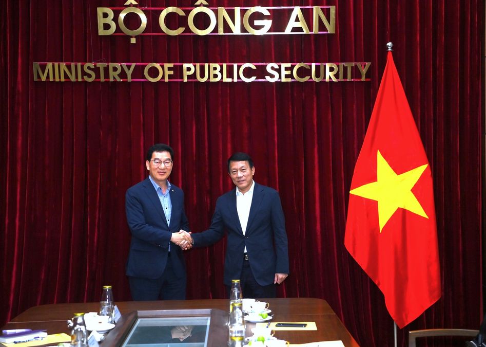 Bộ trưởng Lương Tam Quang tiếp Chủ nhiệm Ủy ban Hành chính công và An toàn của Quốc hội Hàn Quốc
