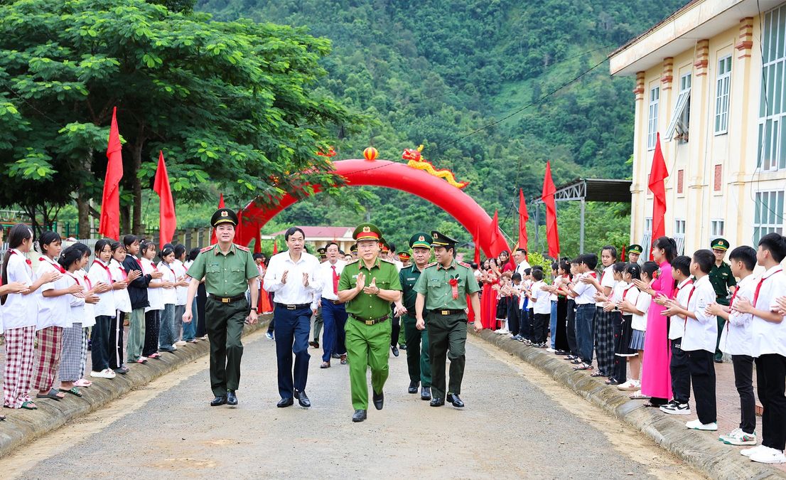 Thứ trưởng Nguyễn Văn Long dự Lễ khởi công trường học nội trú biên giới Lai Châu
