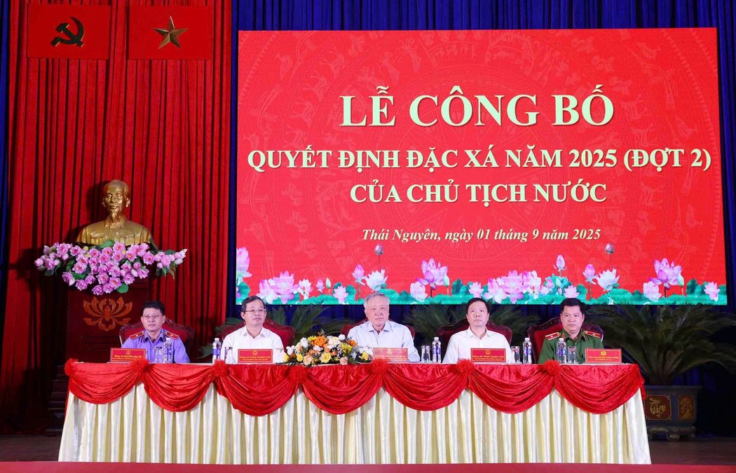 Phó Thủ tướng Thường trực Nguyễn Hòa Bình dự Lễ công bố Quyết định đặc xá tại Trại giam Phú Sơn 4