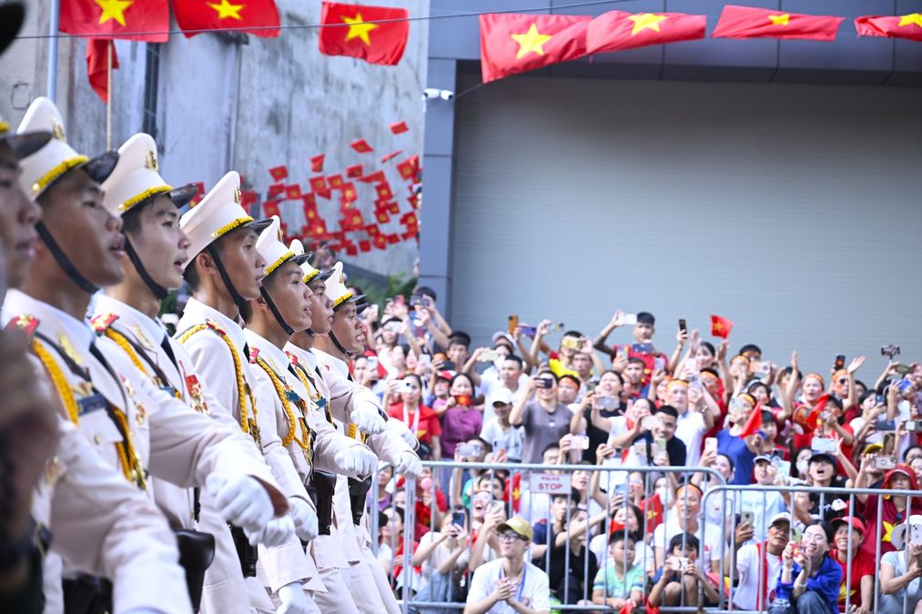 Diễu binh, diễu hành trong vòng tay của Nhân dân