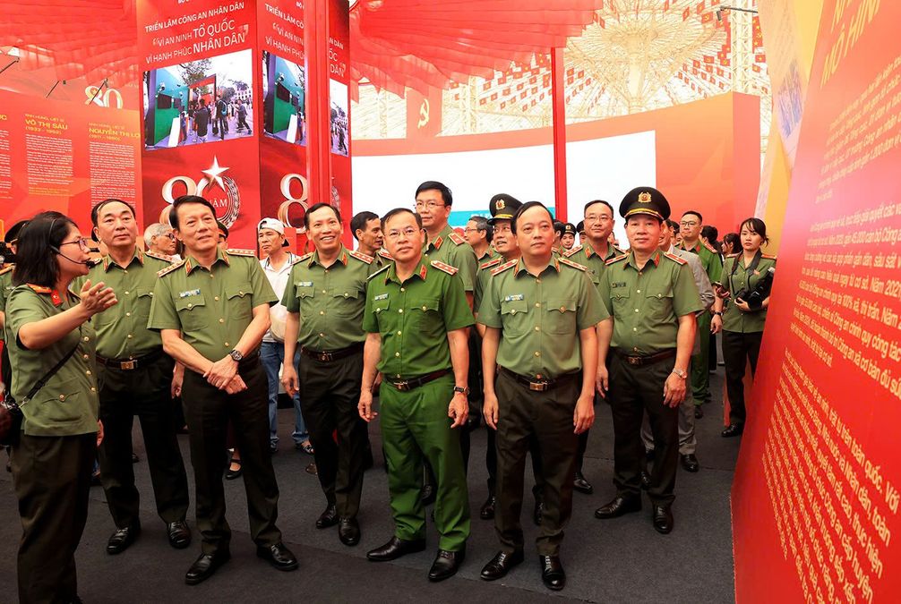 Lãnh đạo Bộ Công an tham quan Triển lãm “80 năm hành trình Độc lập – Tự do – Hạnh phúc”