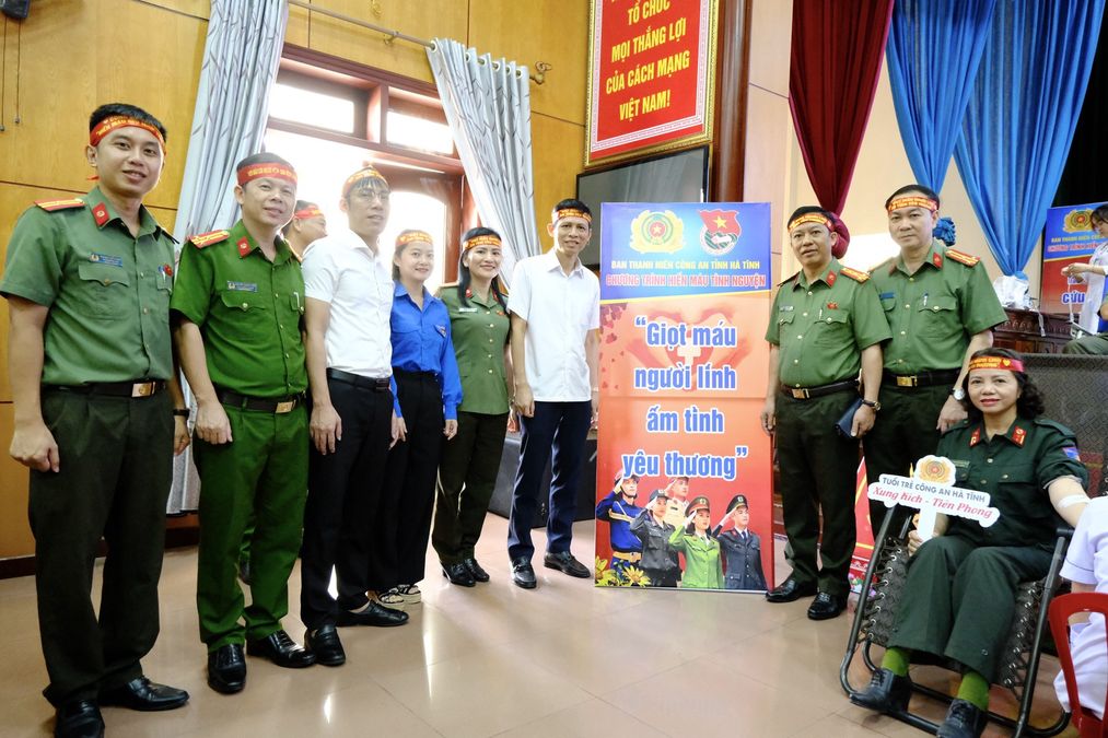 Hundreds of police officers join voluntary blood donation drive