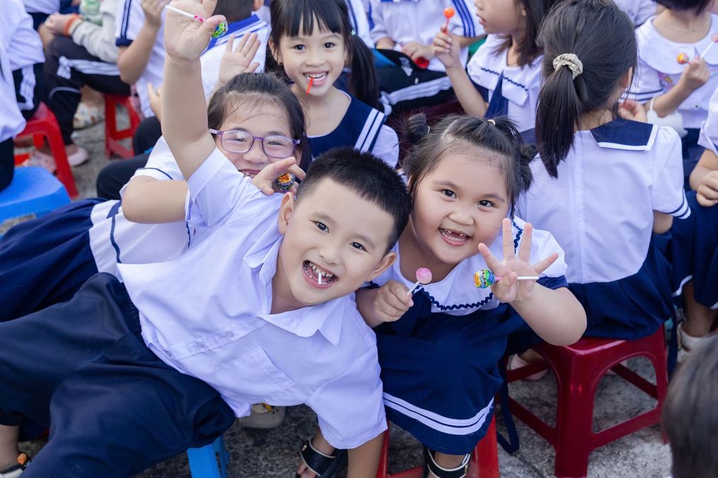 Chung tay tiếp sức học sinh vùng khó khăn bước vào năm học mới