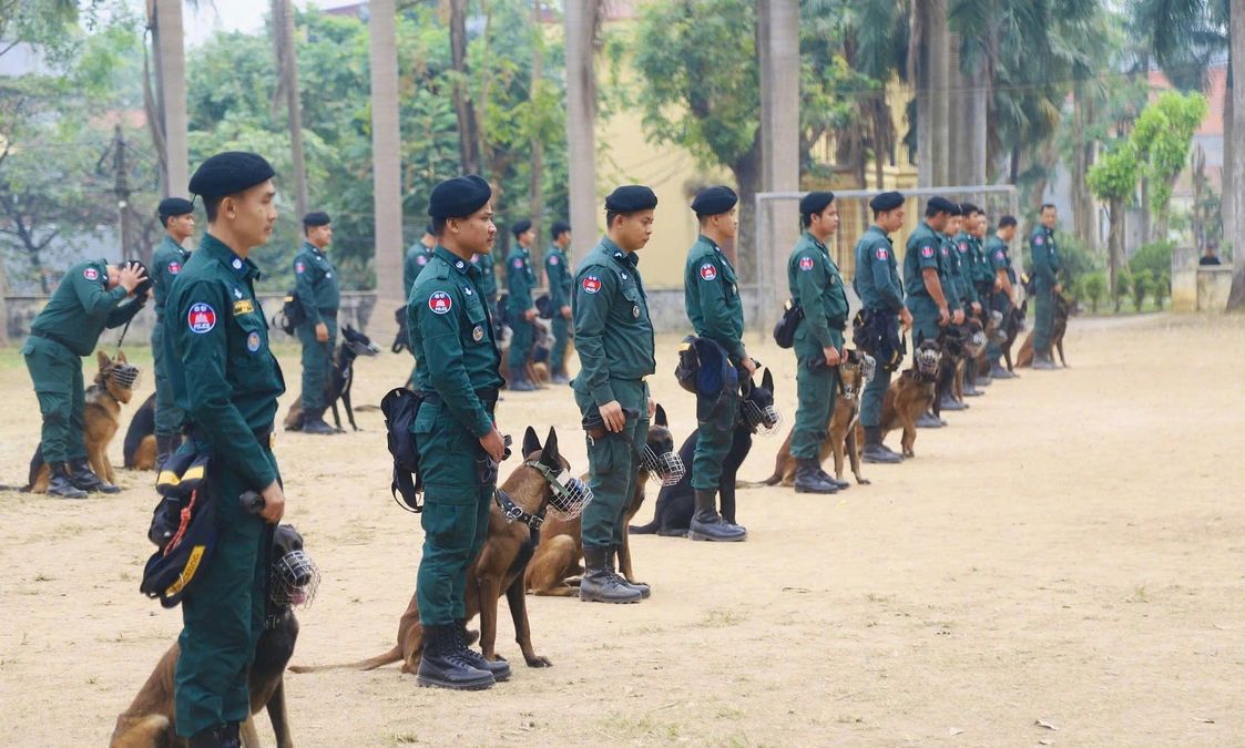 Khai giảng khóa huấn luyện, sử dụng chó nghiệp vụ phát hiện ma túy, thuốc nổ cho Bộ Nội vụ Vương quốc Campuchia năm 2025