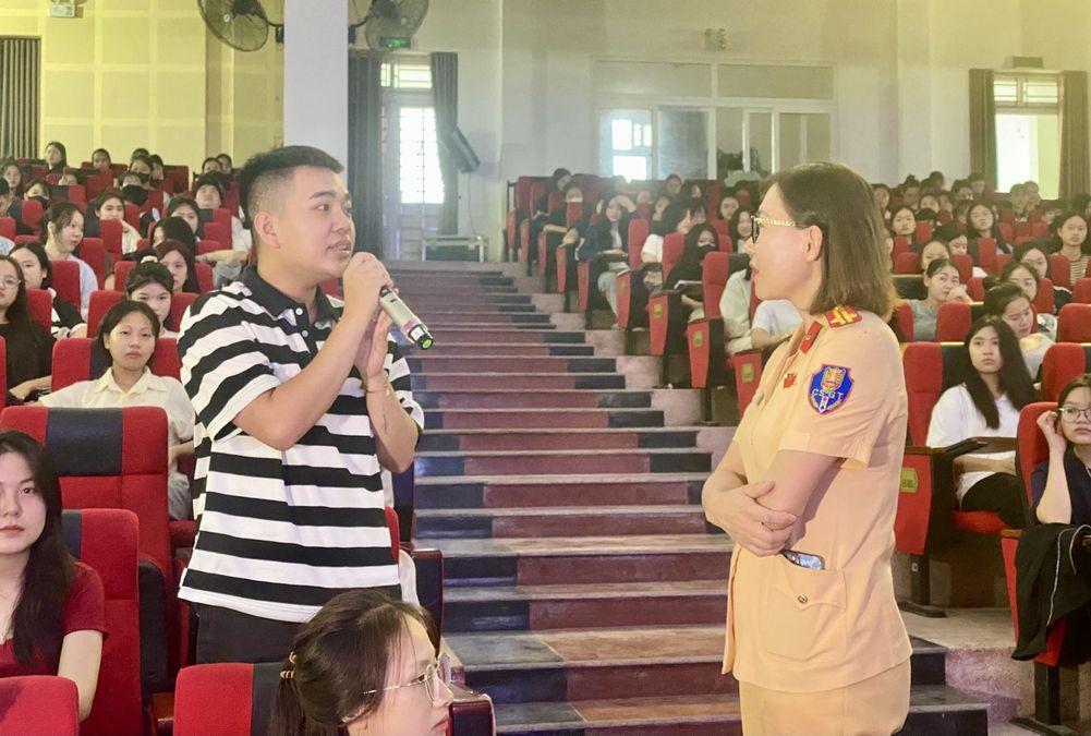 Công an Thanh Hóa đồng hành cùng sinh viên nâng cao kiến thức pháp luật