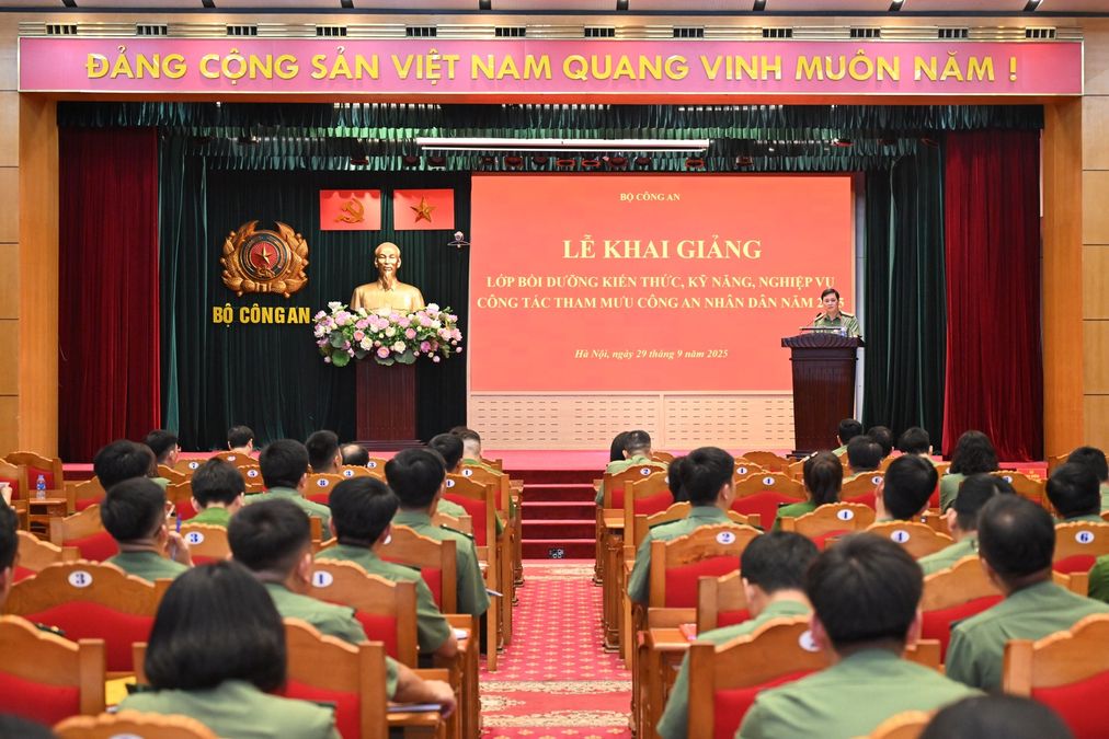 Khai giảng lớp bồi dưỡng công tác tham mưu CAND năm 2025