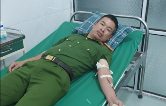 Lai Châu: Công an xã Mường Kim hiến máu cứu người dân qua cơn nguy kịch