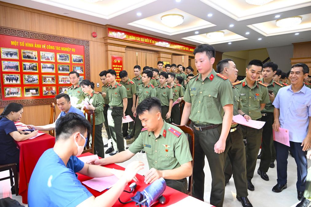 Hàng trăm cán bộ, chiến sĩ Cảnh vệ tham gia chương trình “Giọt máu nghĩa tình vì đồng đội thân yêu”