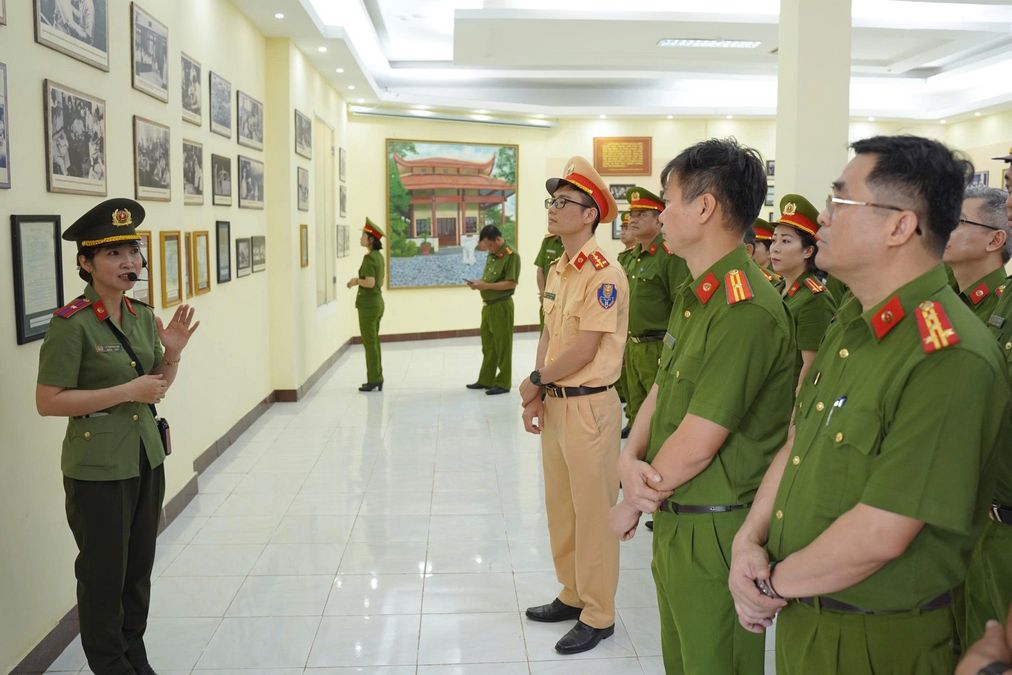 Công an tỉnh Cà Mau gương mẫu, đi đầu trong học tập và làm theo Bác