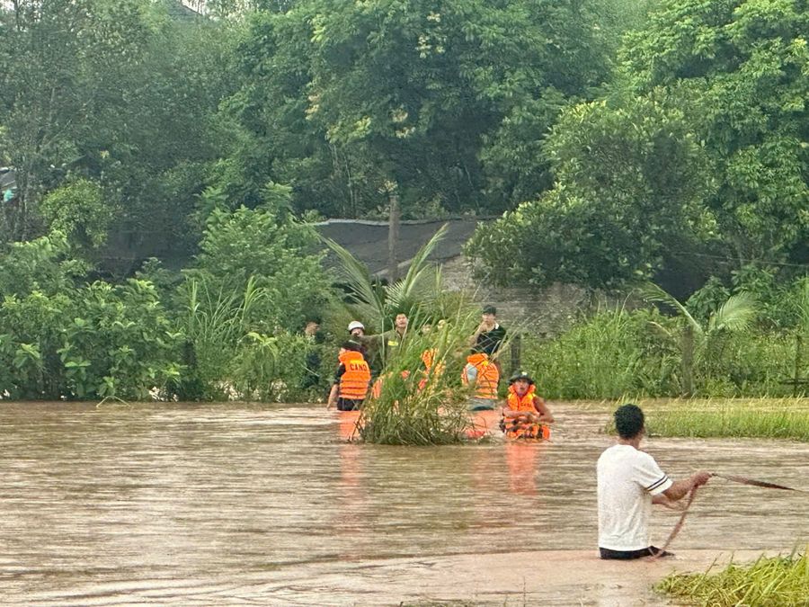 Công an tỉnh Bắc Ninh kịp thời ứng trực điểm xung yếu, bảo vệ an toàn cho người dân