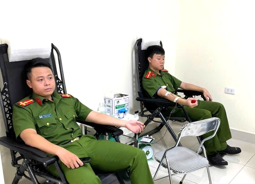 Sơn La: Cán bộ Công an phường Chiềng Cơi hiến máu cứu người