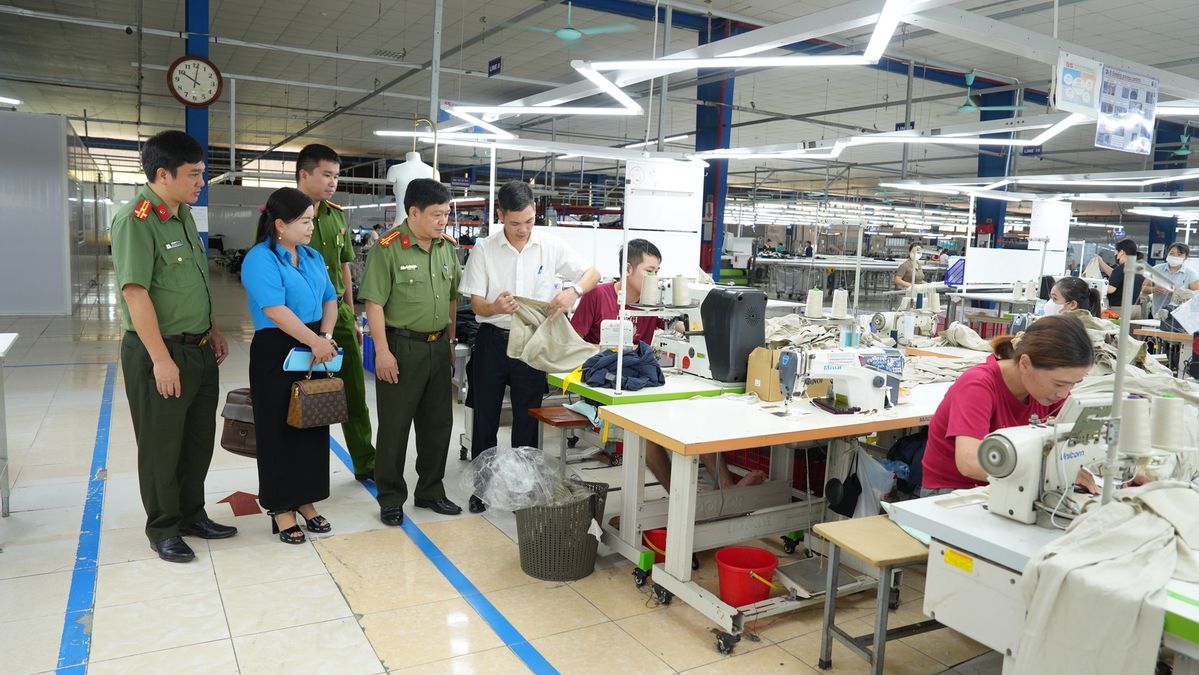 Công an tỉnh Lào Cai đẩy mạnh tuyên truyền pháp luật, bảo vệ người lao động