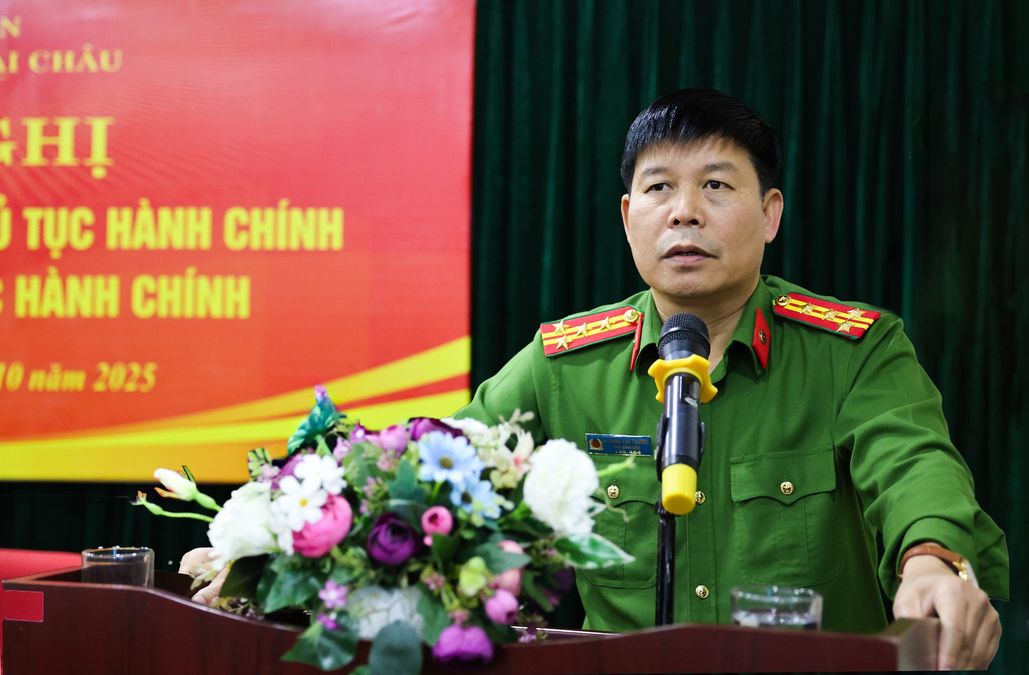 Công an Lai Châu đối thoại với Nhân dân về cải cách thủ tục hành chính