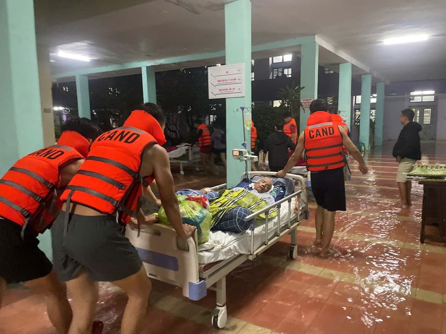 Công an thành phố Huế luôn là điểm tựa vững chắc của Nhân dân