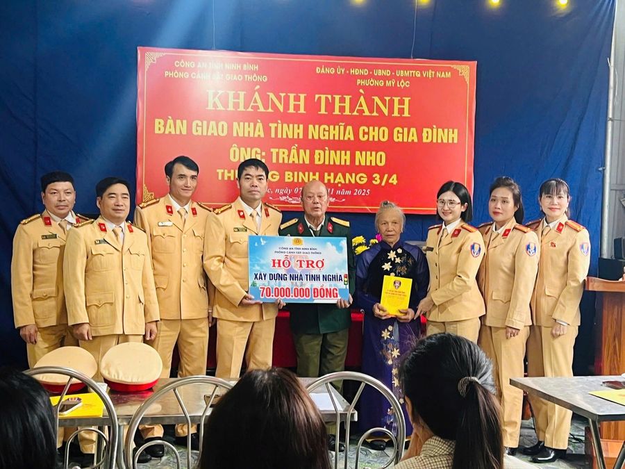Ninh Bình: Khánh thành, bàn giao nhà tình nghĩa tặng gia đình có công với cách mạng