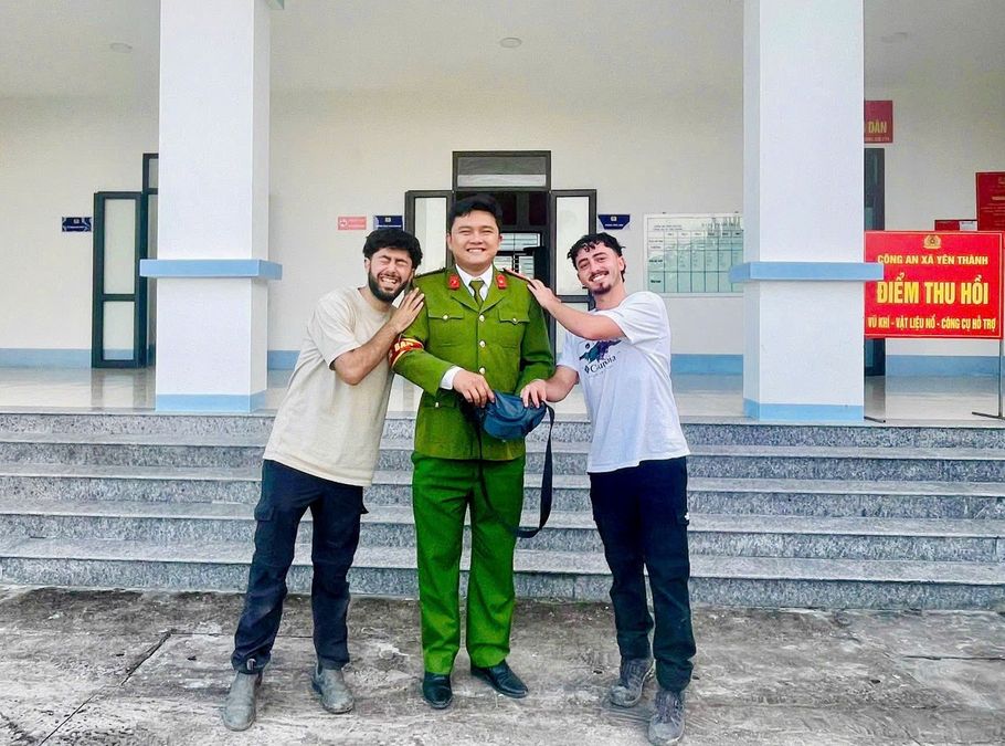 Lào Cai: Công an xã nhanh chóng tìm kiếm, trao trả tài sản đánh rơi cho du khách nước ngoài