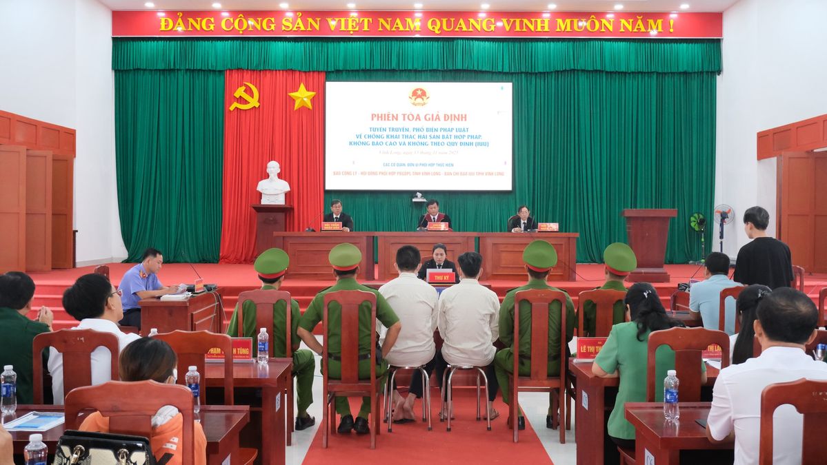 Vĩnh Long: Hơn 300 ngư dân tham dự phiên tòa giả định tuyên truyền chống khai thác IUU