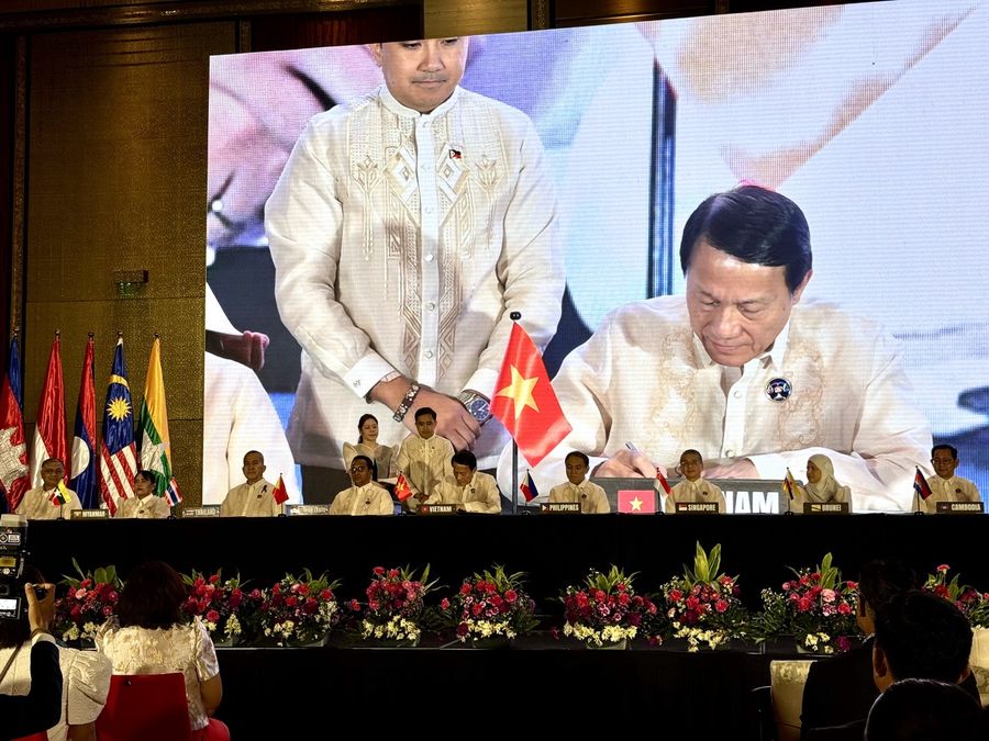 Vietnam signs ASEAN Extradition Treaty