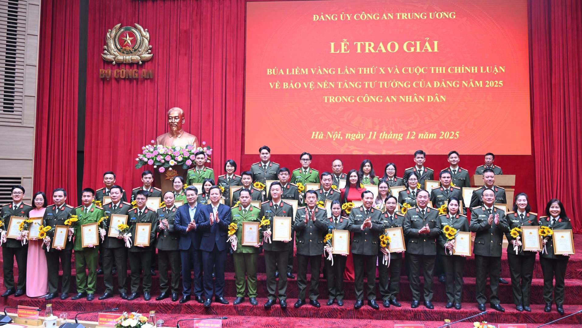 búa liềm - tổng quan.JPG