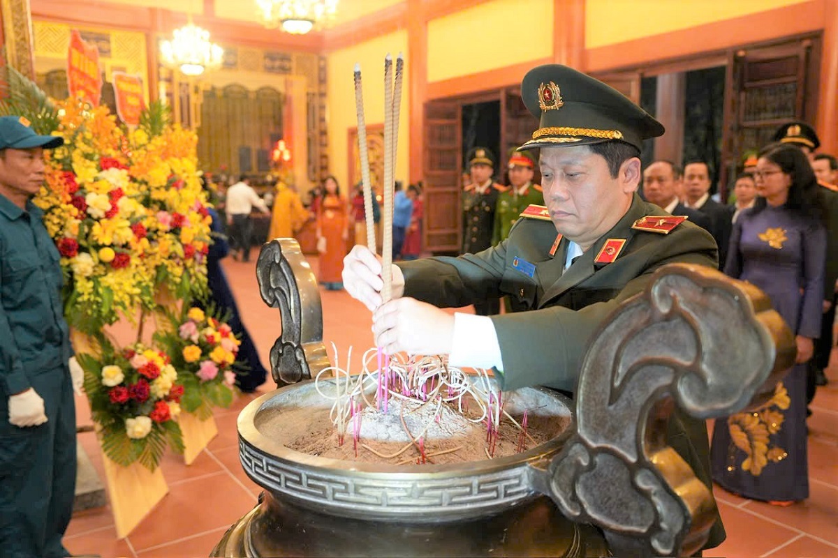 Yen Thanh dang huong.jpg