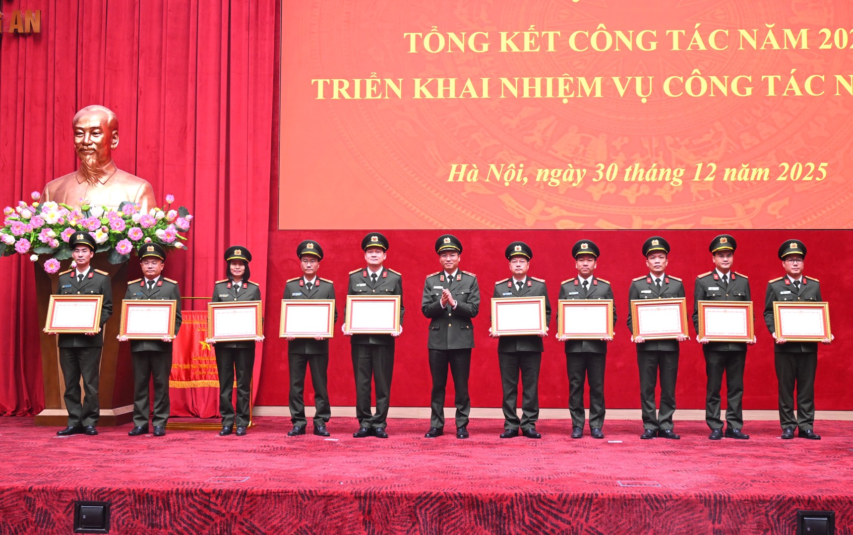 thưởng lần 4.JPG