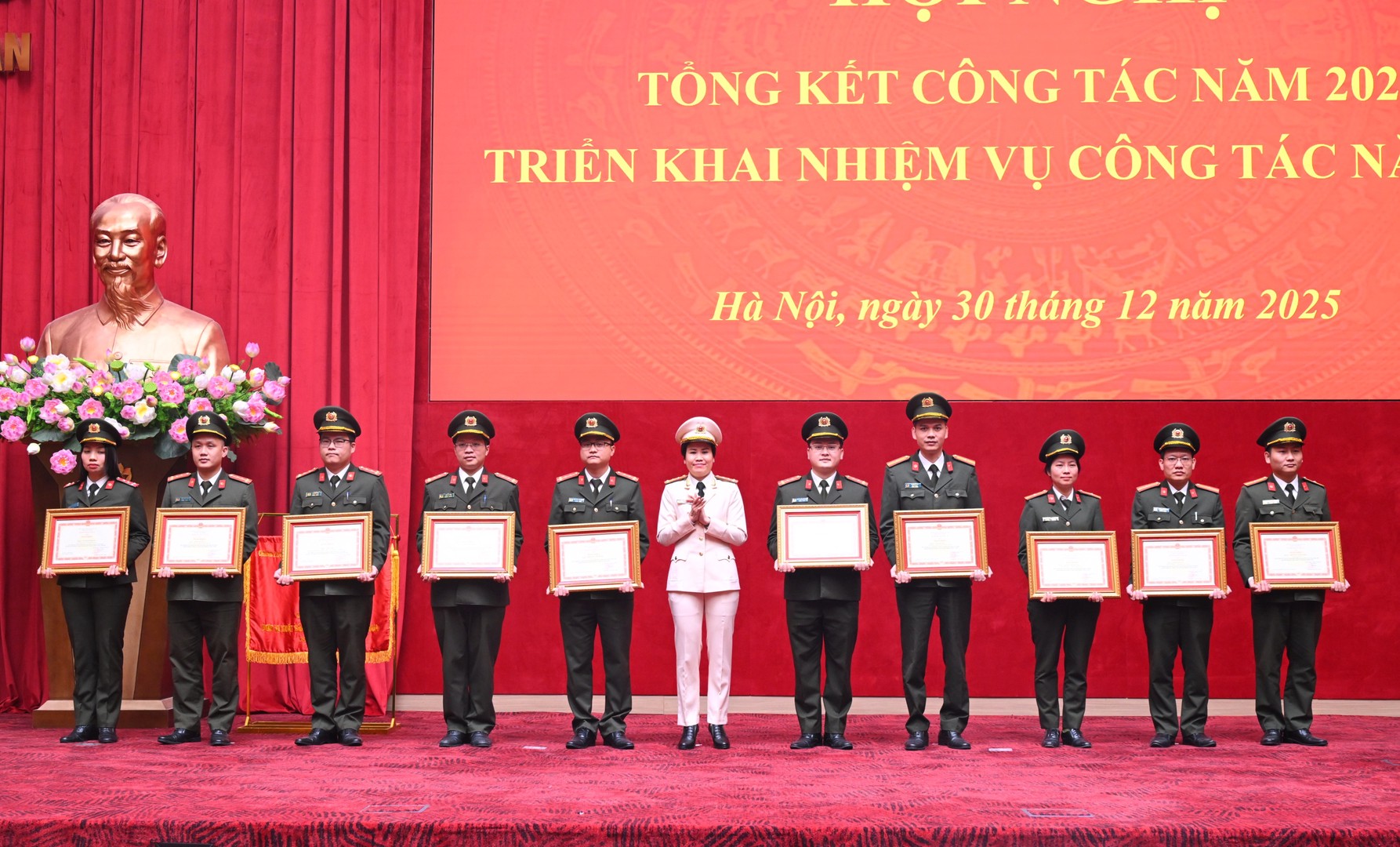 thưởng lần 6.JPG