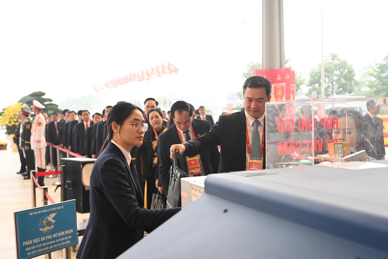 CBCS Cảnh vệ kiểm tra an ninh đại biểu dự Đại hội.jpg
