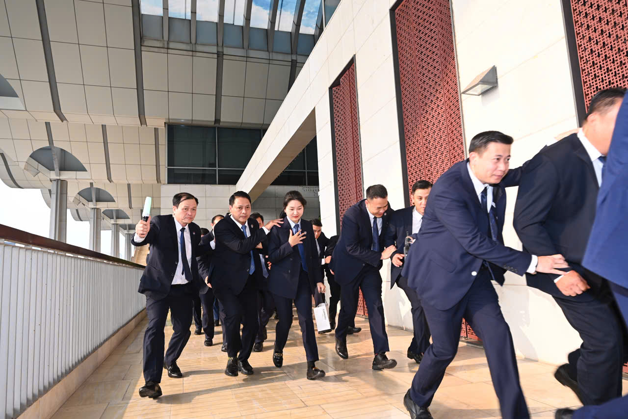 CBCS Cảnh vệ tổ chức diễn tập phương án di chuyển đại biểu ra khỏi Hội trường khi có tình huống khẩn cấp.jpg