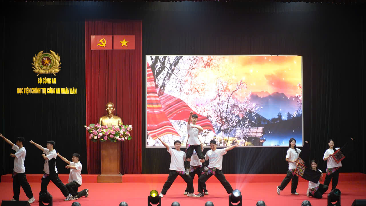 1242067683913729390 (2).jpg