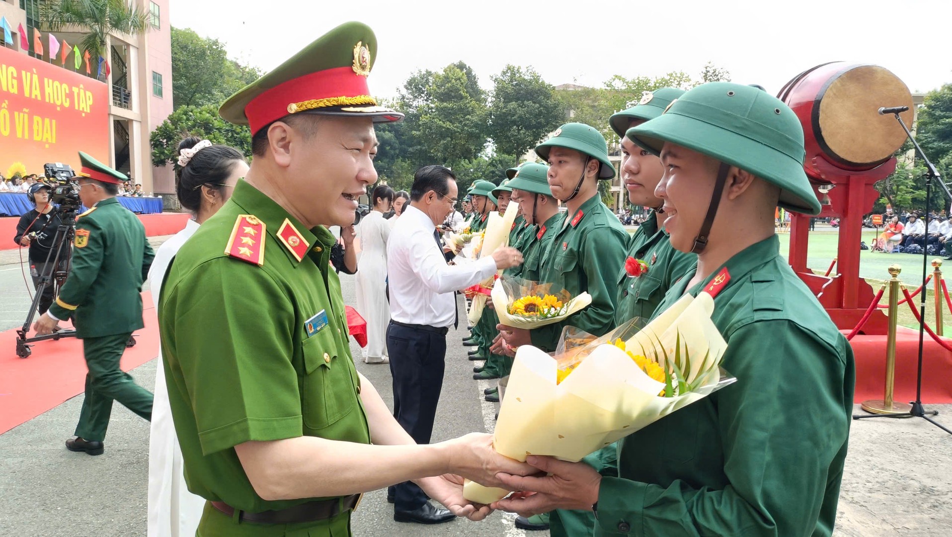 1099894994525232897 (2).jpg