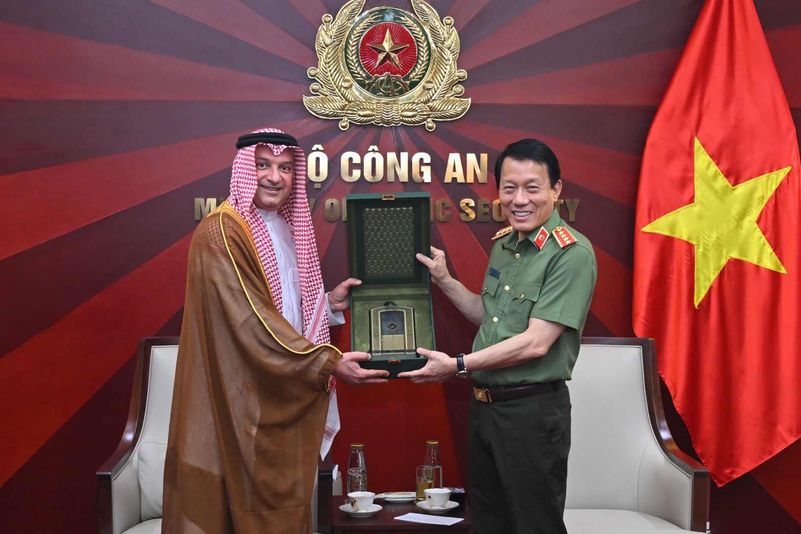 1 ds tang qua.JPG