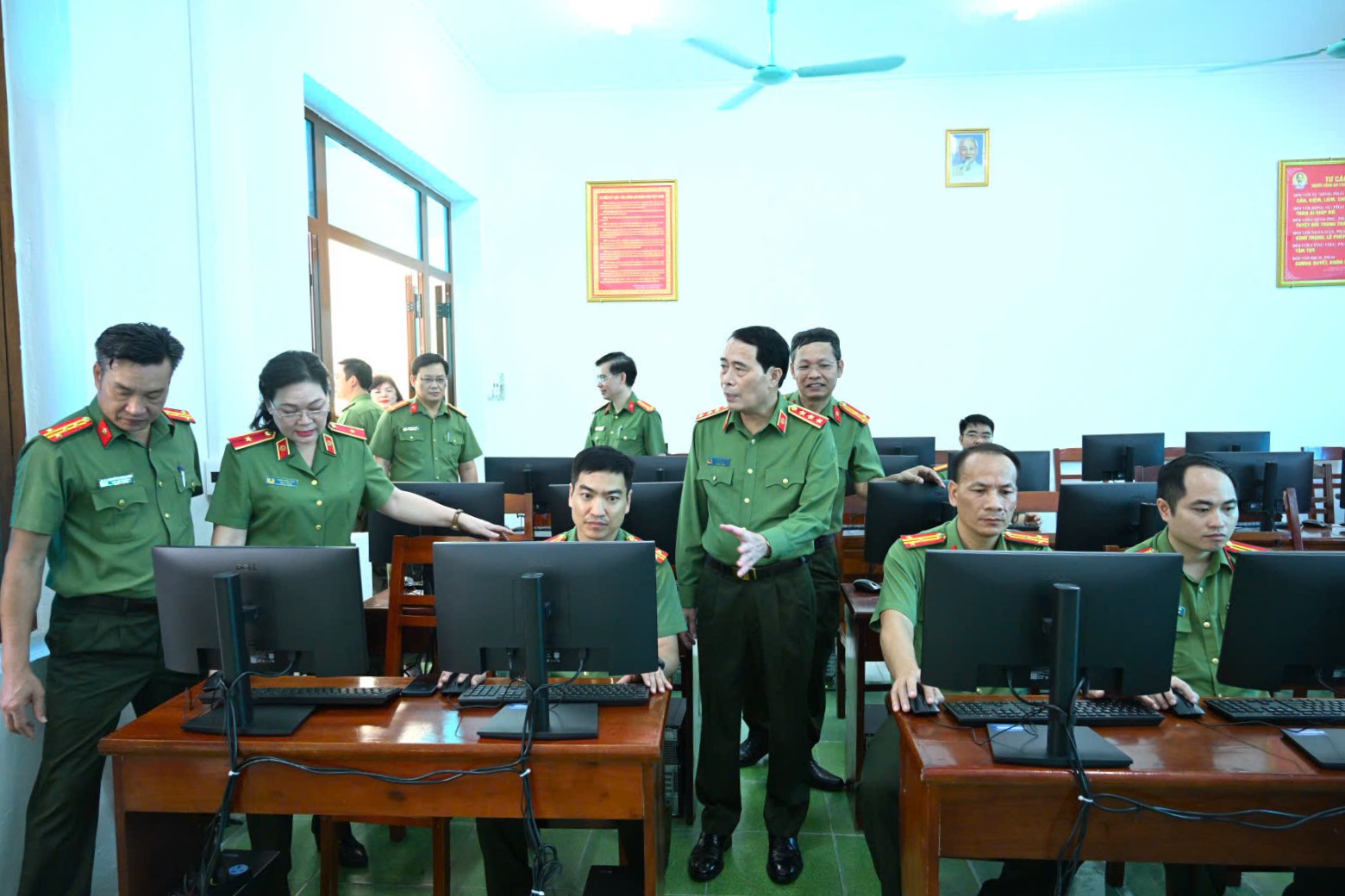 5c6202c1fddd7c8325cc.jpg