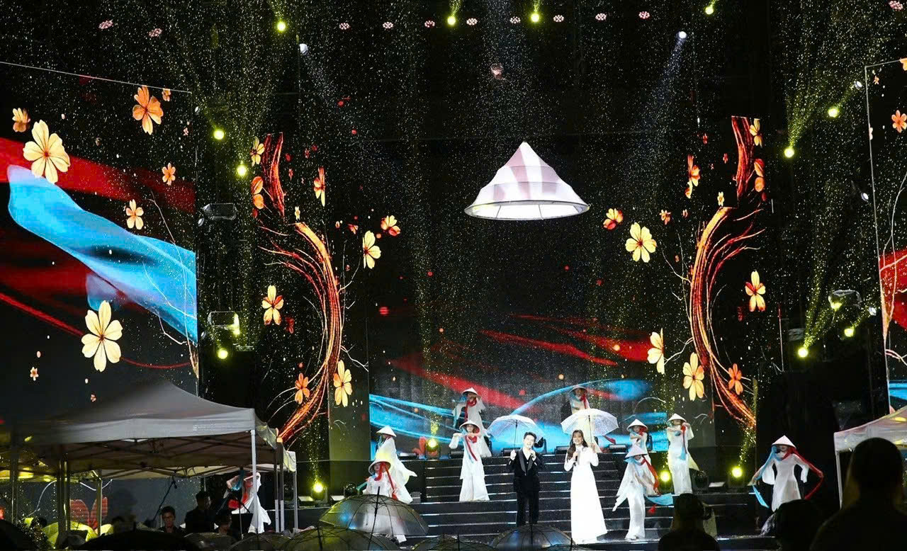1 gala 2.jpg