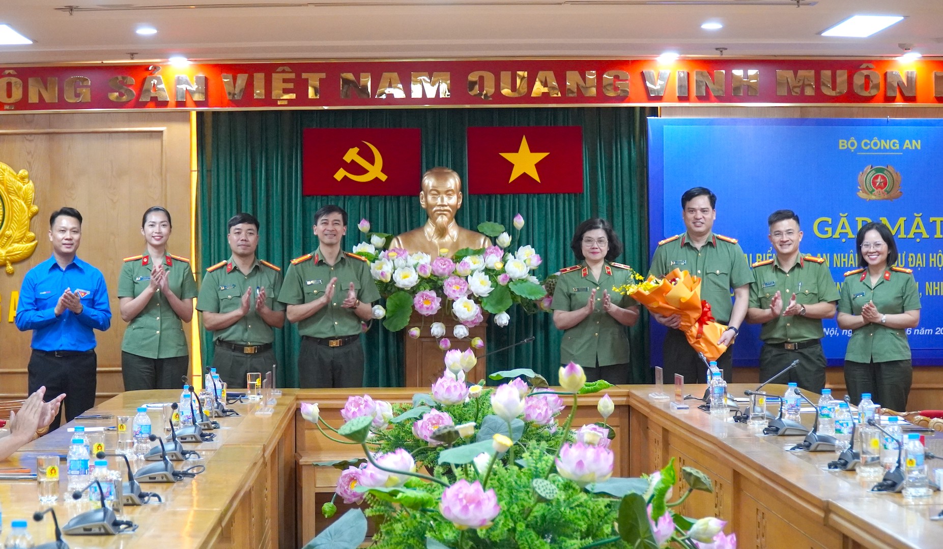 chu mung.JPG