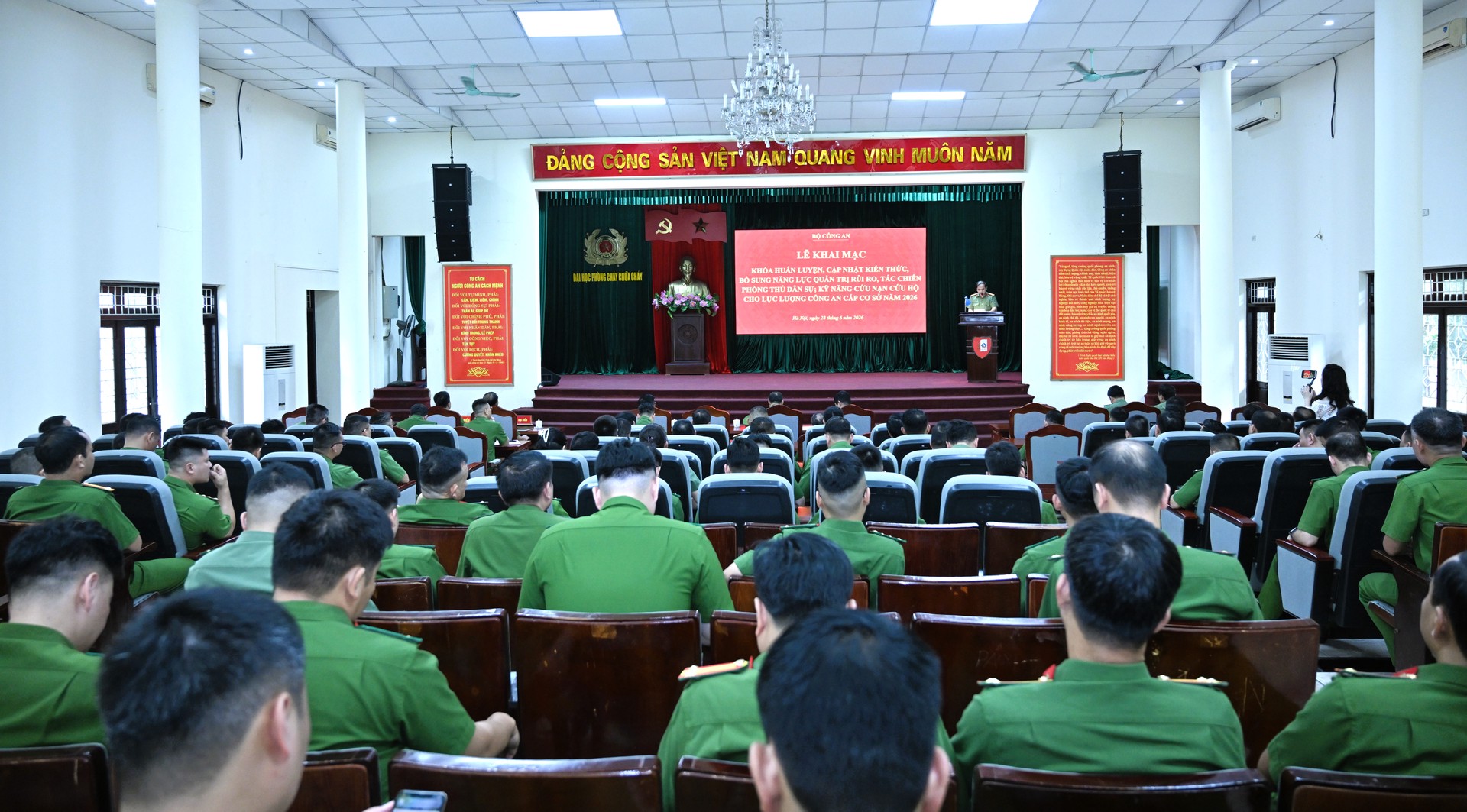 tccanh.JPG